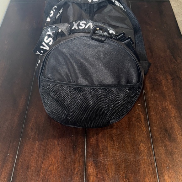 NWT 🆕 |• Victoria’s Secret•| VSX Black Duffel Bag - Picture 4 of 7